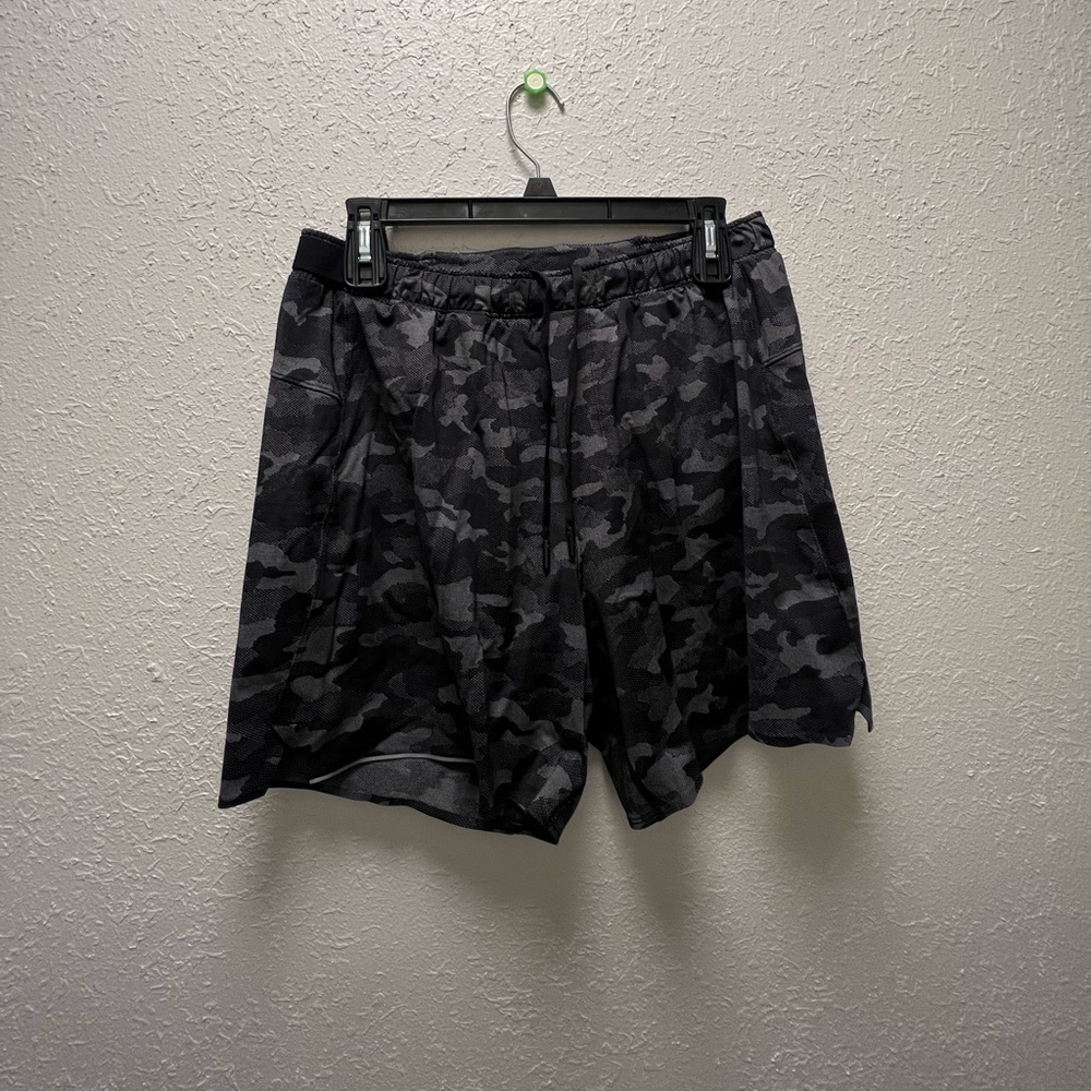 Black camo 6in lined surge shorts